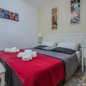2* Pensión Ajkla Mansion